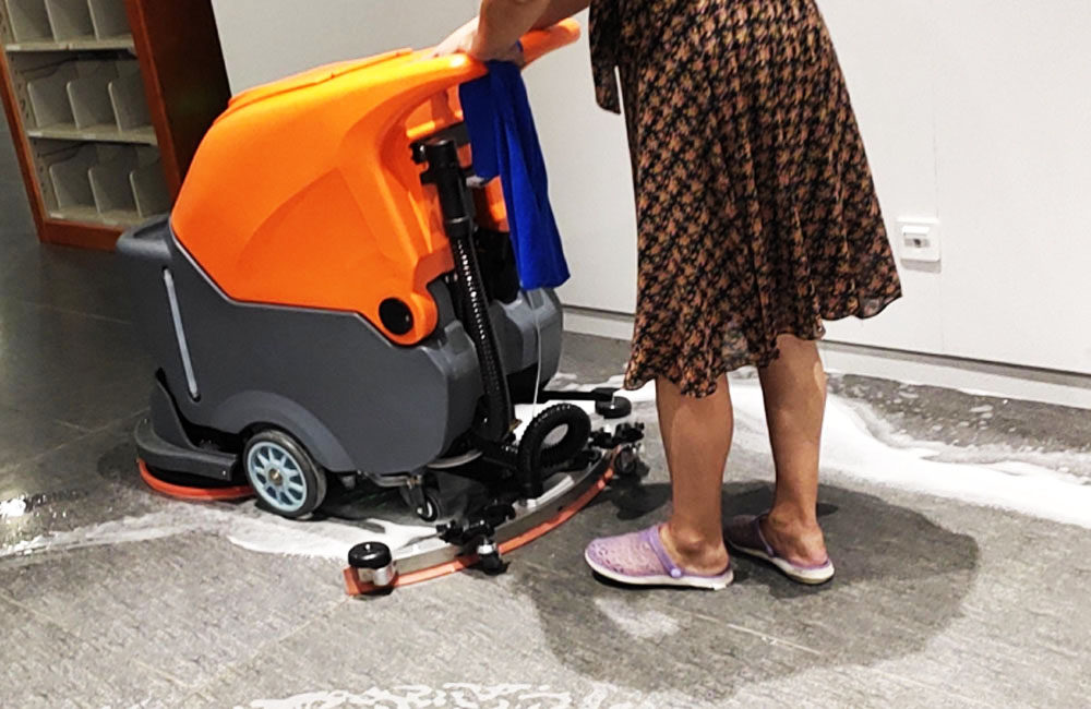上海驾驶式洗地机优点在哪里